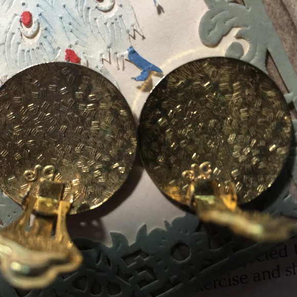 Earings - Picture 2 of 3